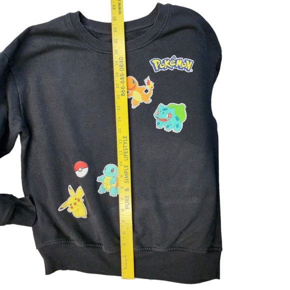 Pokémon Youth XL Black Crewneck Sweatshirt Pikachu Charmander - Picture 8 of 9
